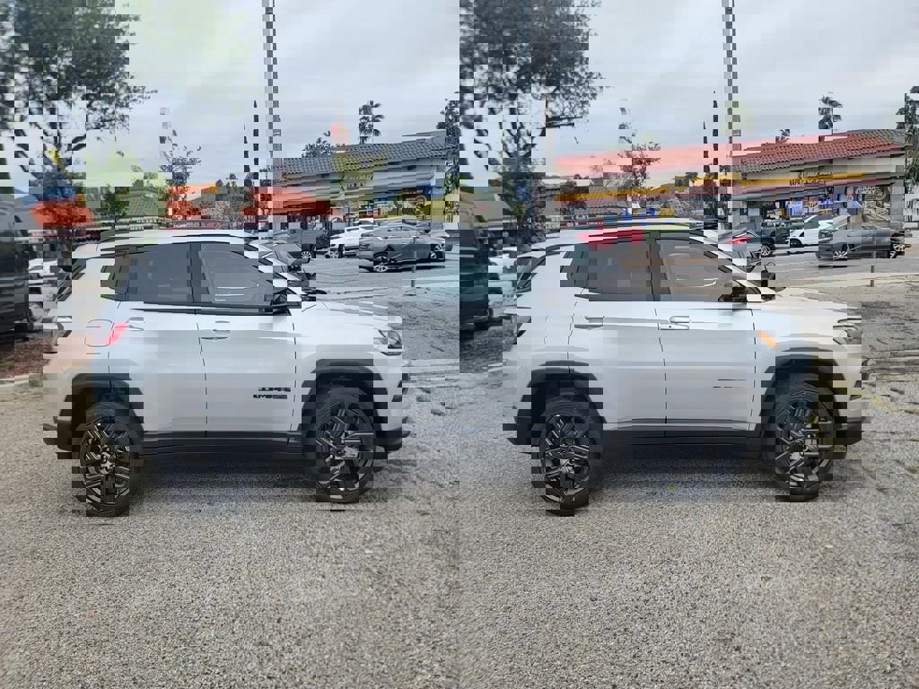 New 2026 Jeep Compass Latitude image 3