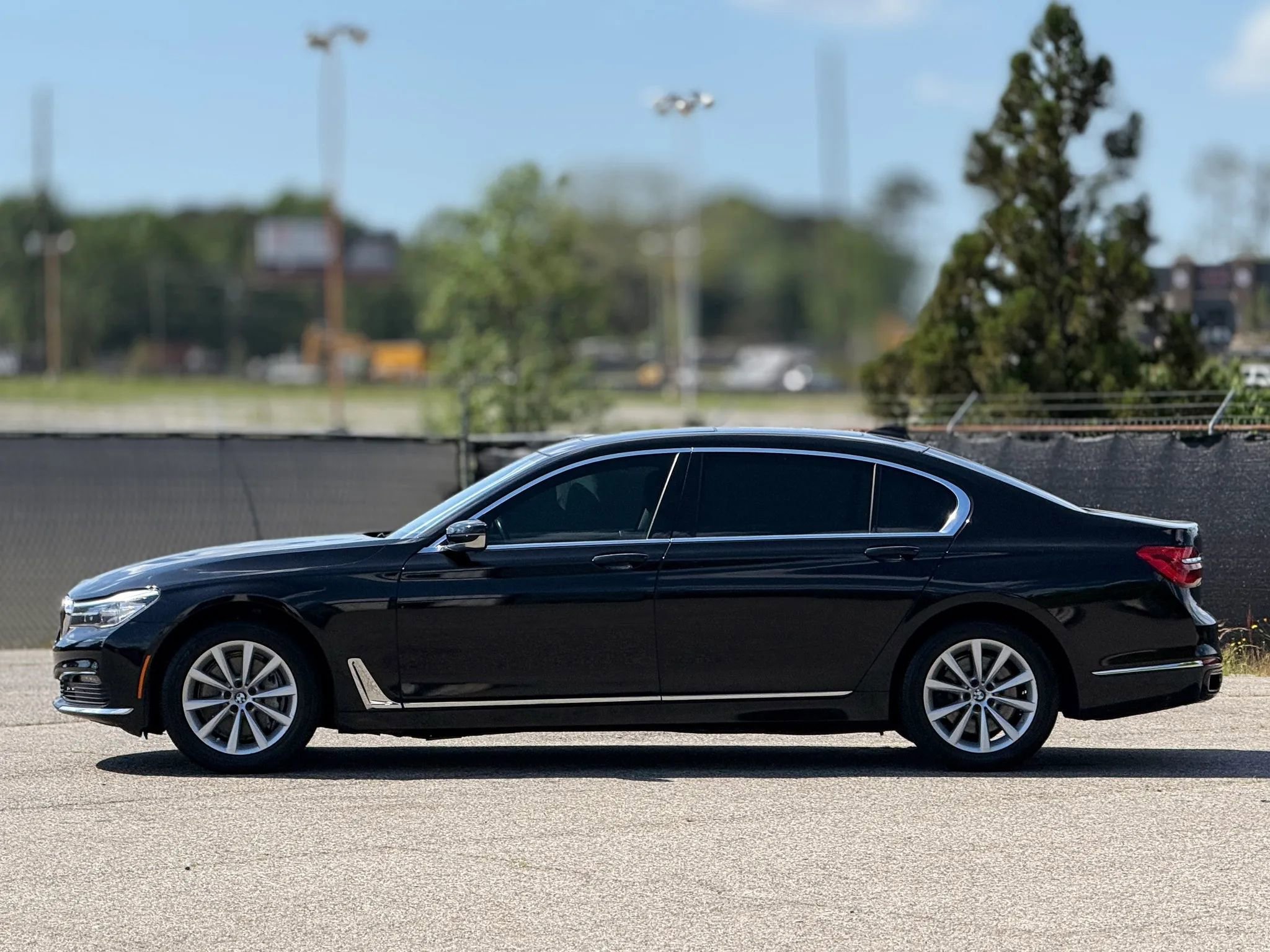 Used 2018 BMW 740i RWD image 8