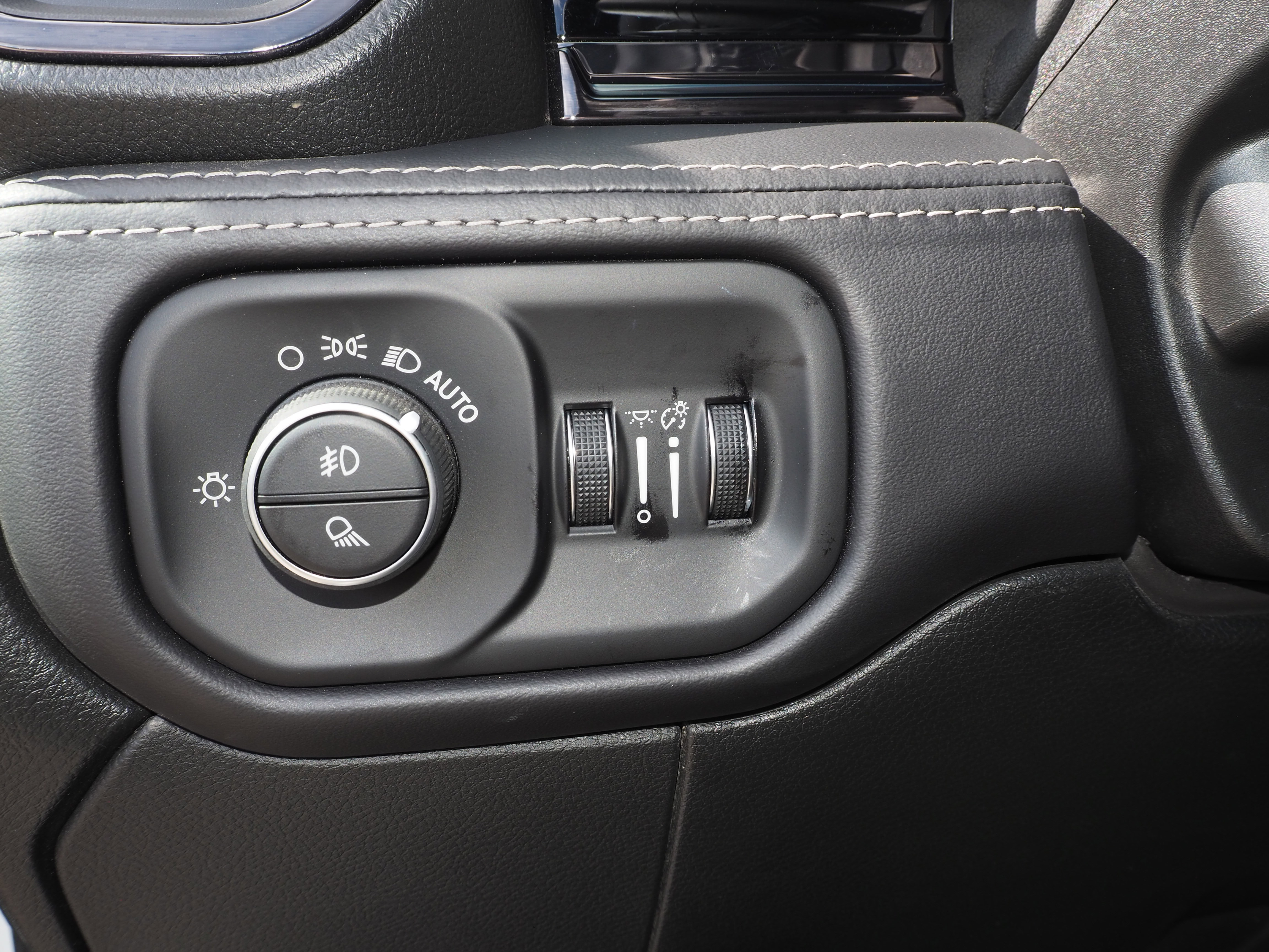 New 2025 RAM 3500 Limited image 31