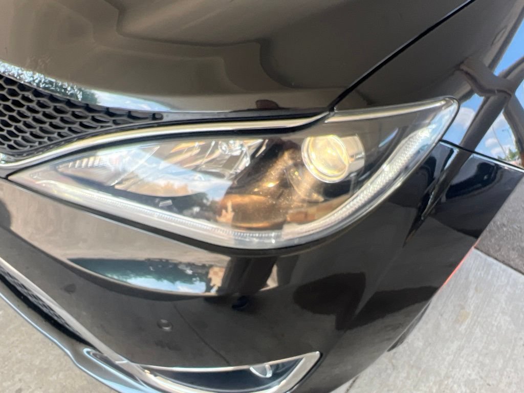 Used 2017 Chrysler Pacifica Touring-L Plus w/ Advanced Safetytec Group FWD image 26