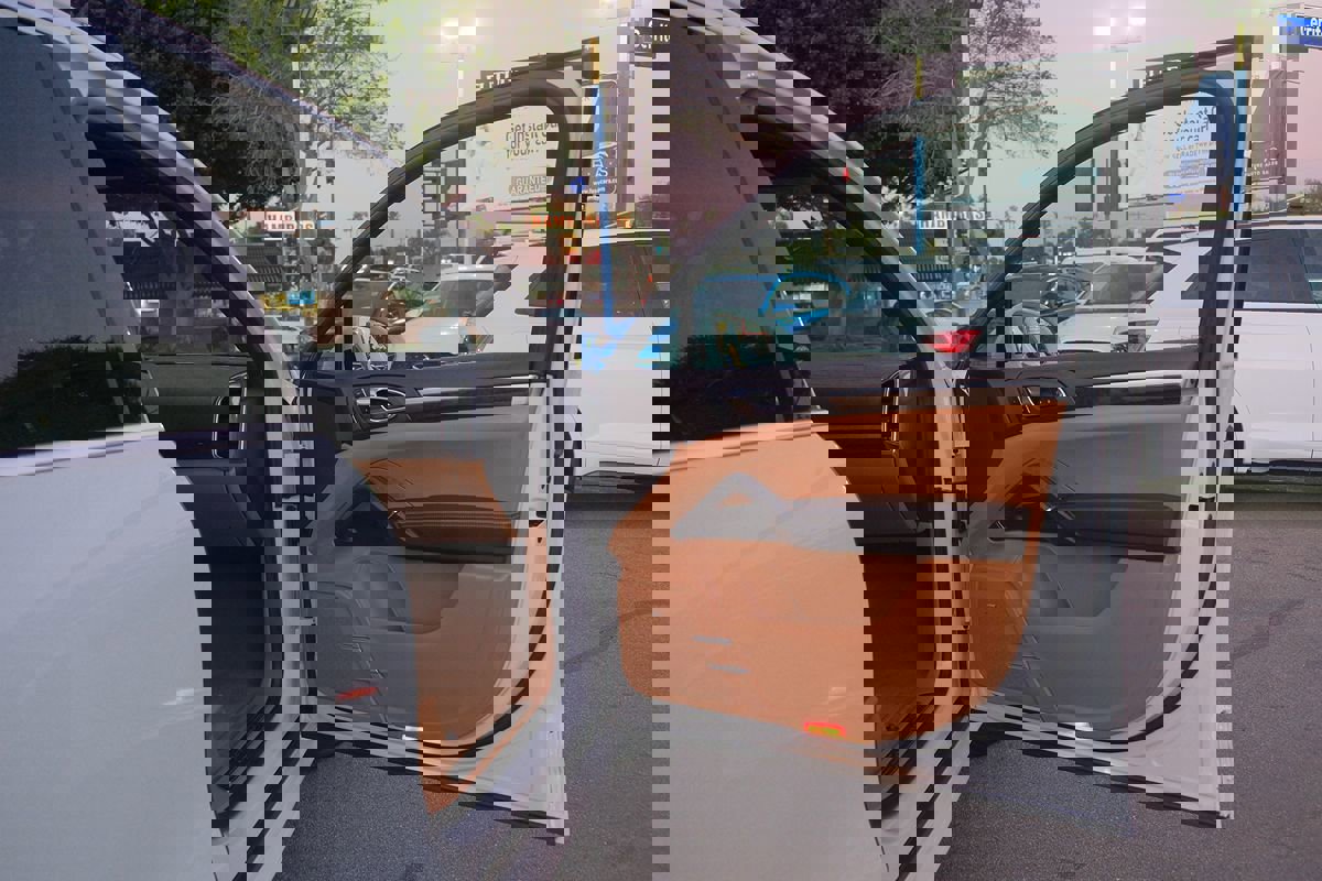 Used 2014 Porsche Cayenne GTS image 30