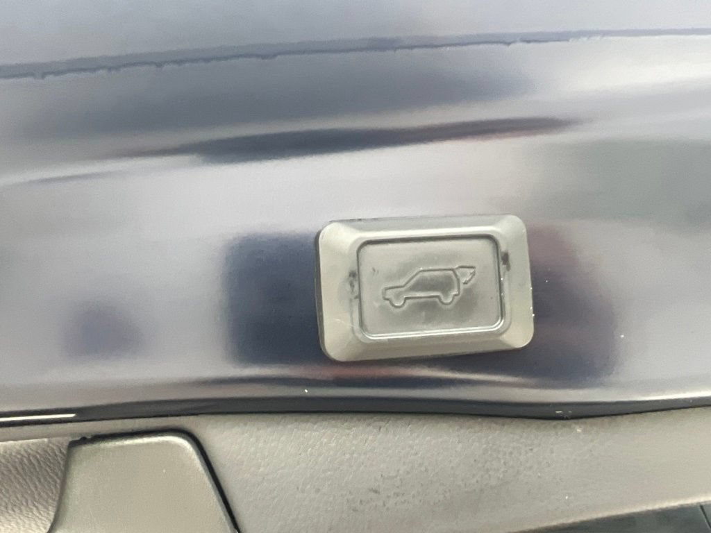 Used 2021 Toyota RAV4 XLE w/ Convenience Package FWD image 33