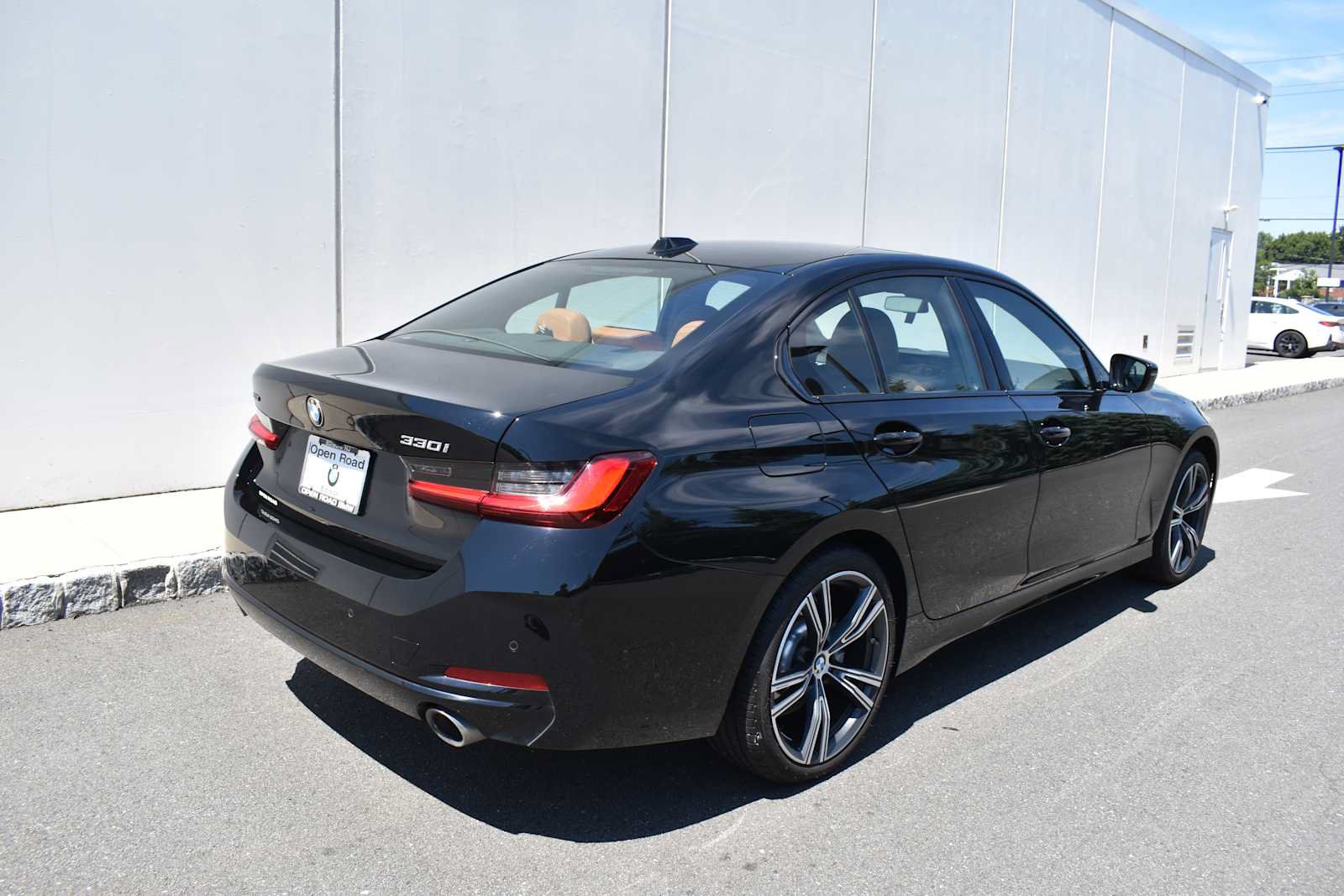 Used 2023 BMW 330i xDrive Sedan w/ Premium Package AWD/4WD image 5