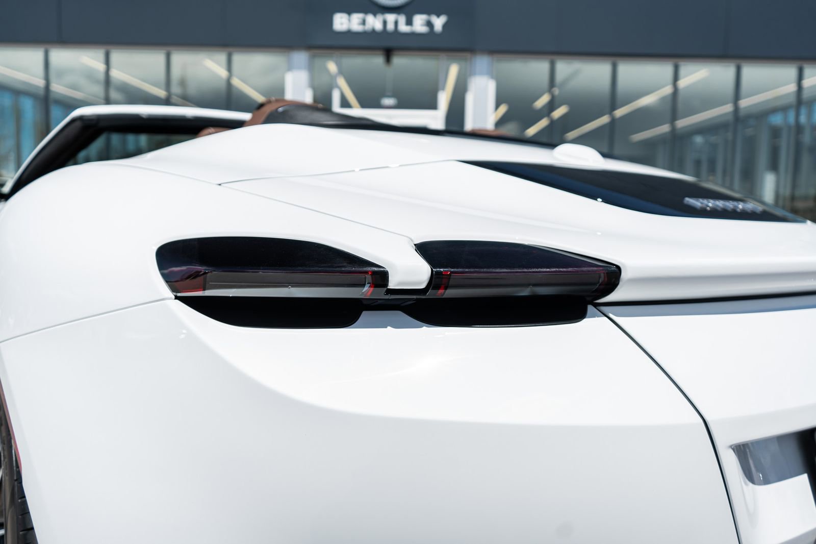 Used 2024 Ferrari Roma Spider RWD image 12