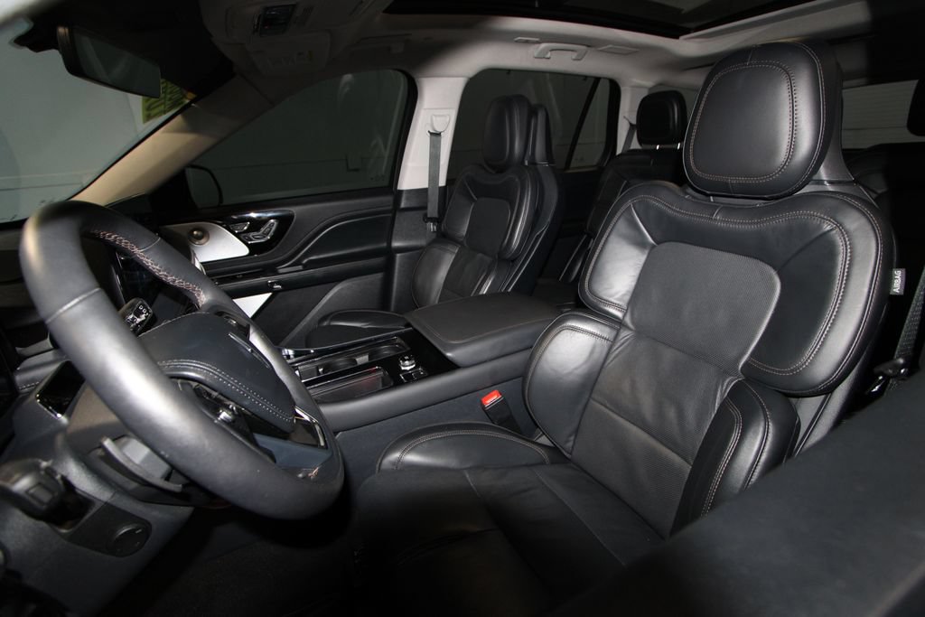 Used 2025 Lincoln Aviator Reserve w/ Luxury Package AWD/4WD image 4