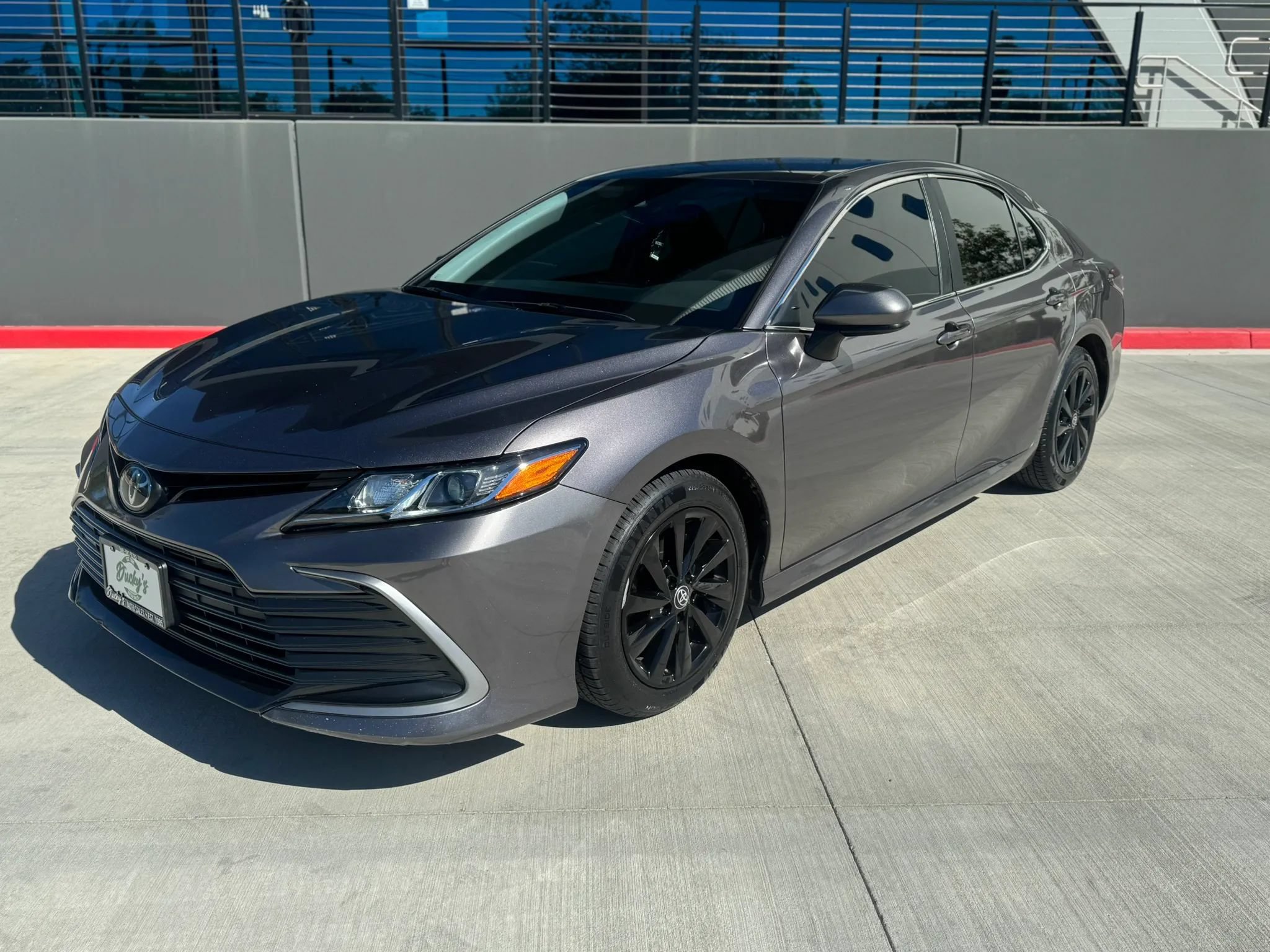 Used 2022 Toyota Camry LE FWD image 1