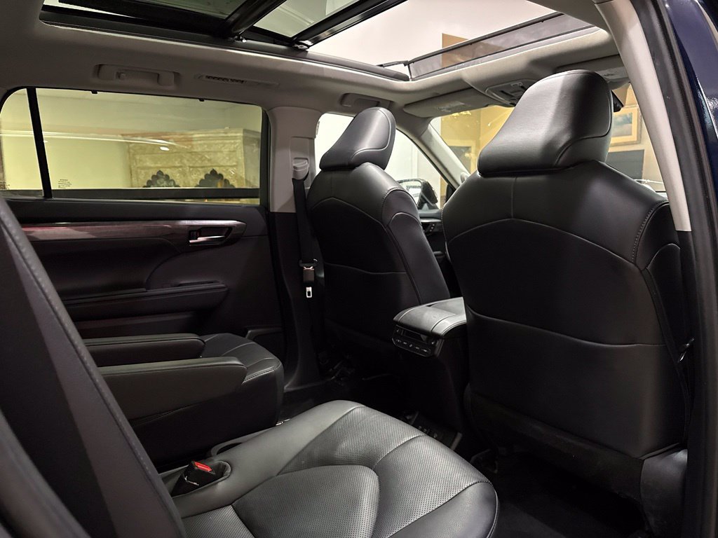Used 2020 Toyota Highlander Platinum AWD/4WD image 28