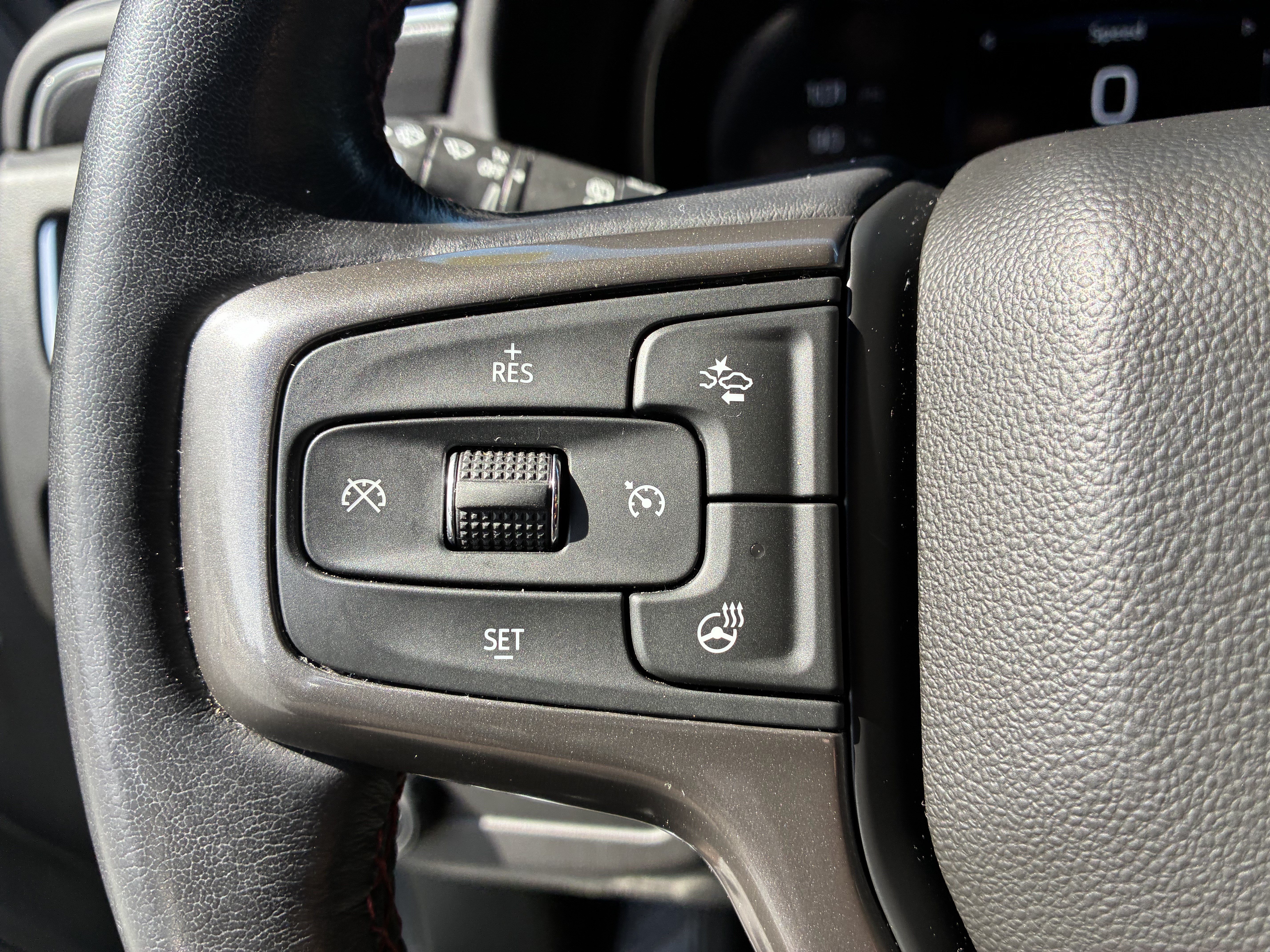 Used 2022 Chevrolet Suburban RST w/ Luxury Package RWD image 31