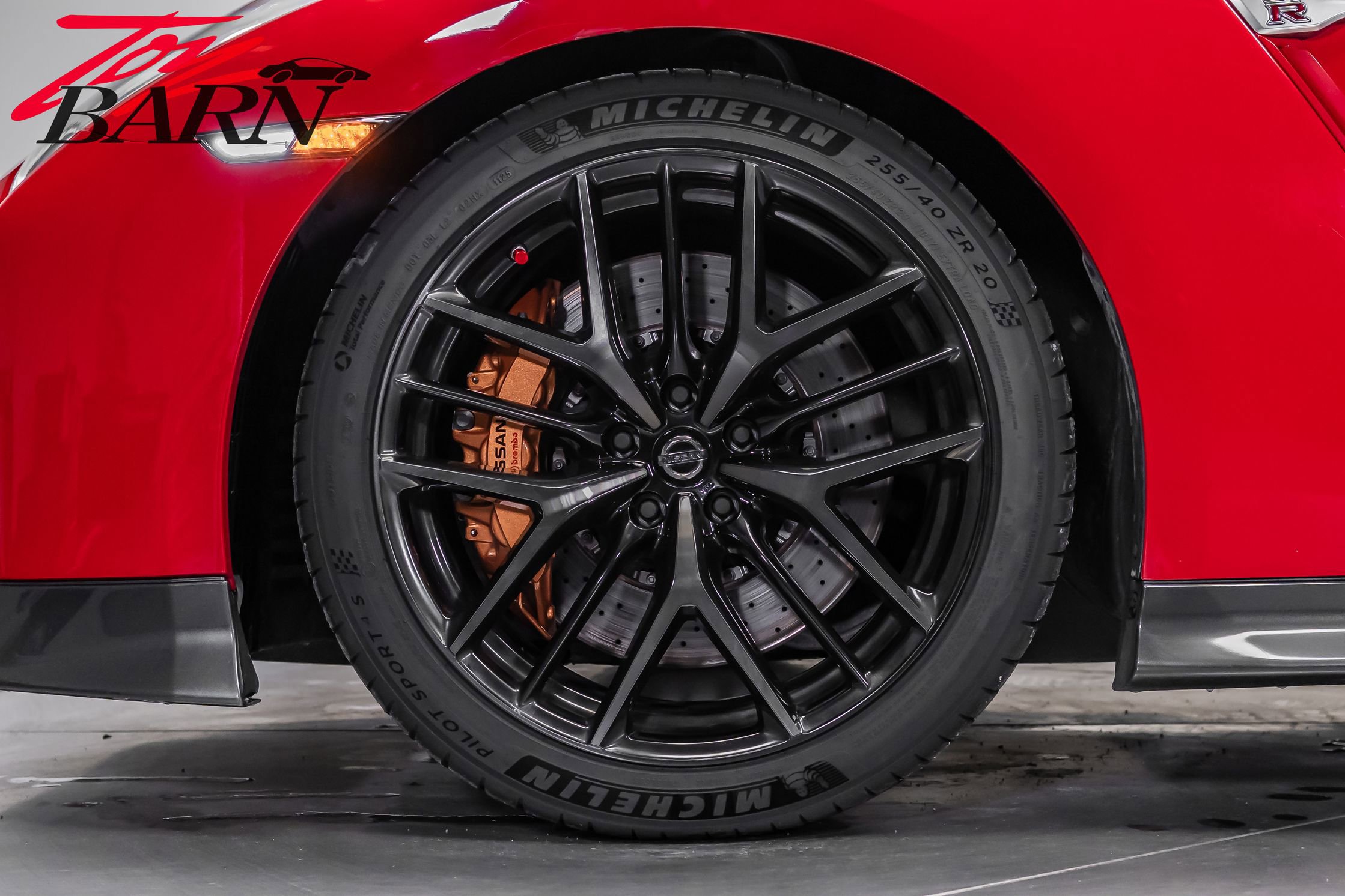 Used 2018 Nissan GT-R Premium image 18