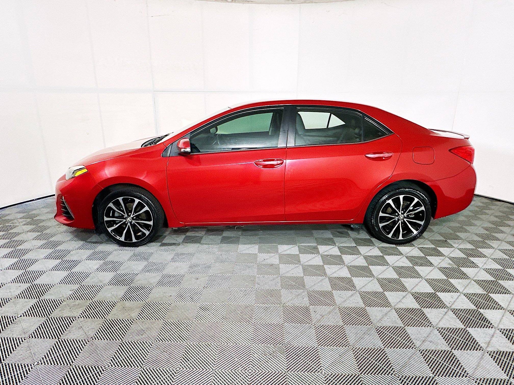 Used 2018 Toyota Corolla SE image 6