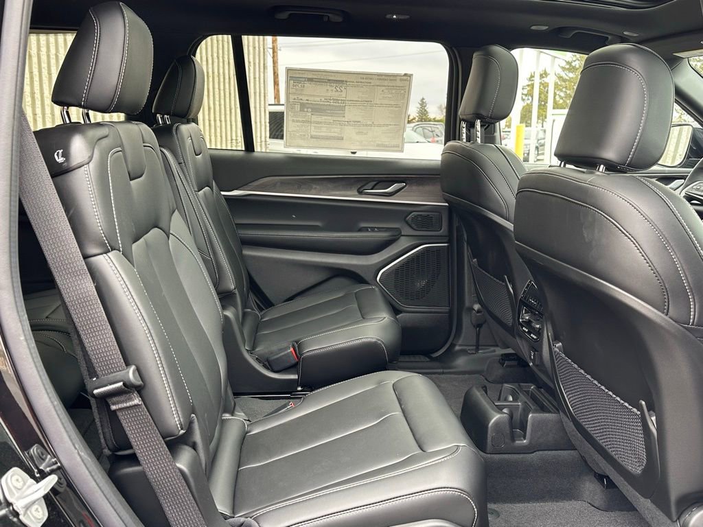 New 2026 Jeep Grand Cherokee L Limited w/ Limited Altitude Package AWD/4WD image 19