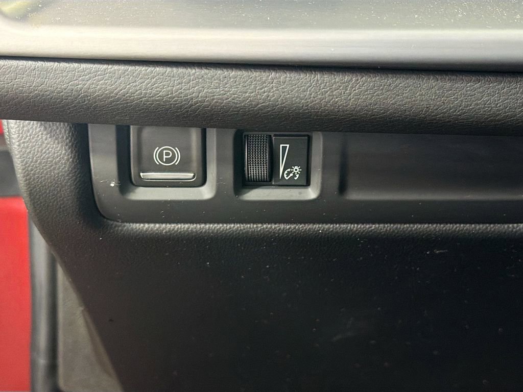 Used 2025 Cadillac XT4 Sport image 10