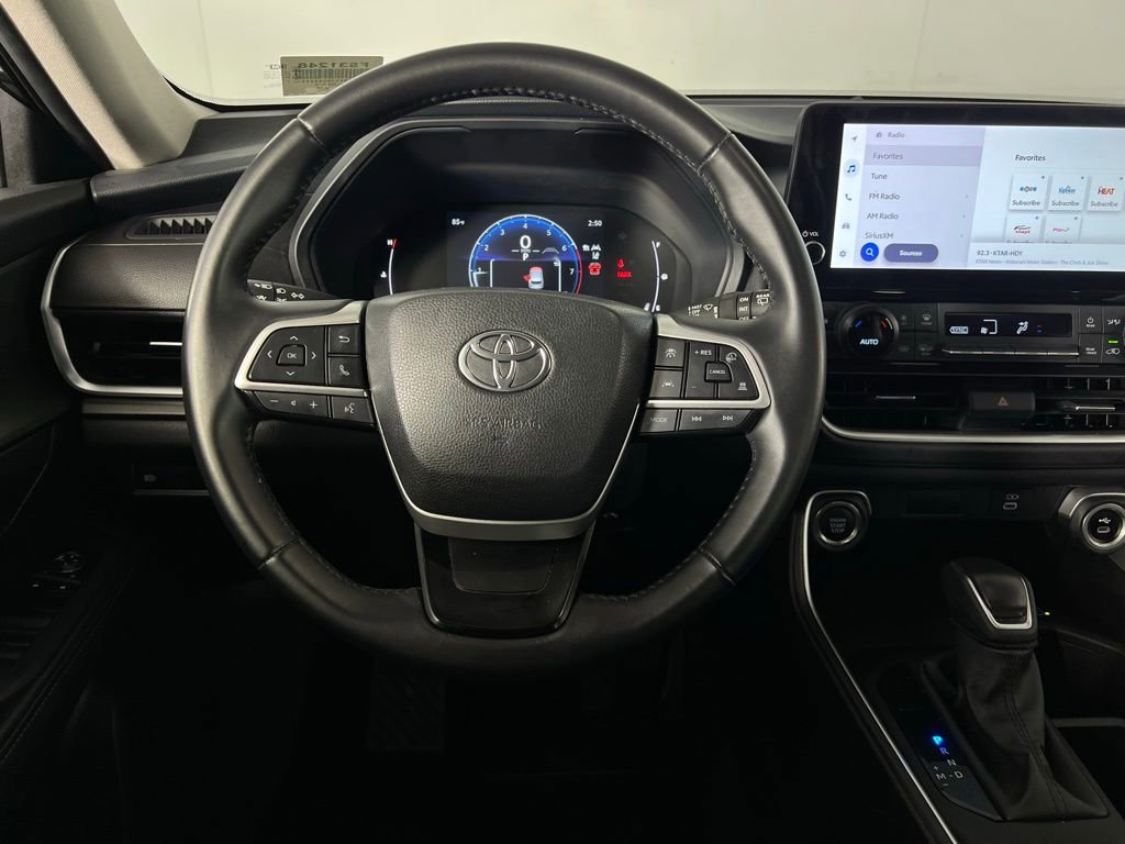 Used 2025 Toyota Grand Highlander AWD image 12