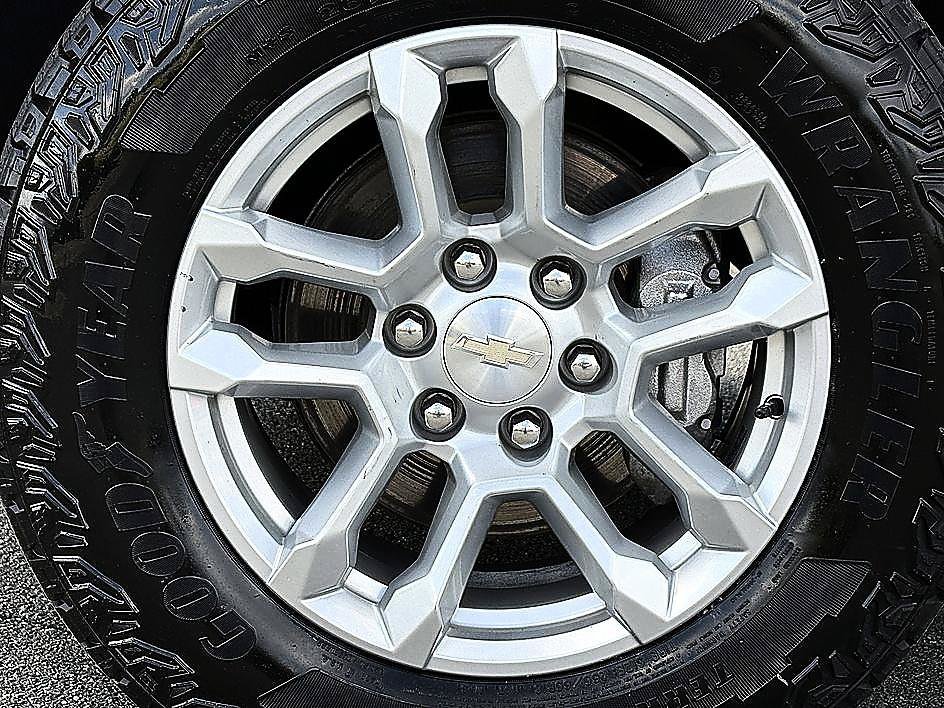 Used 2023 Chevrolet Silverado 1500 LT AWD/4WD image 8