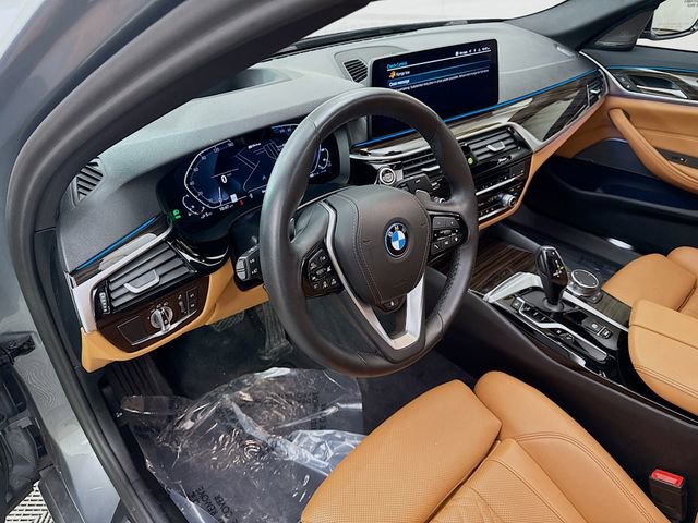 Used 2023 BMW 530e xDrive w/ Premium Package image 11