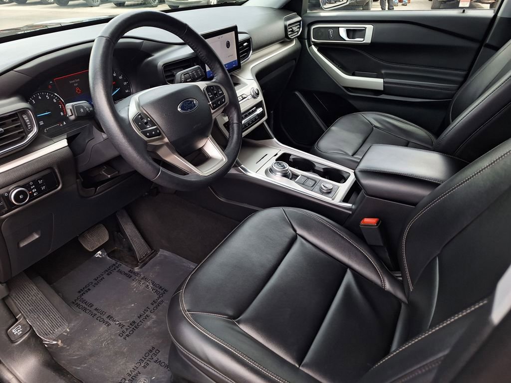 Used 2024 Ford Explorer XLT w/ Equipment Group 202A image 10