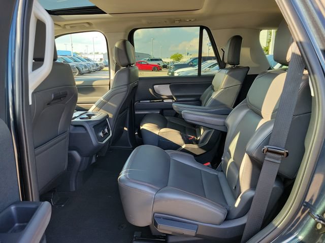 Certified 2025 Ford Expedition Active AWD/4WD image 23
