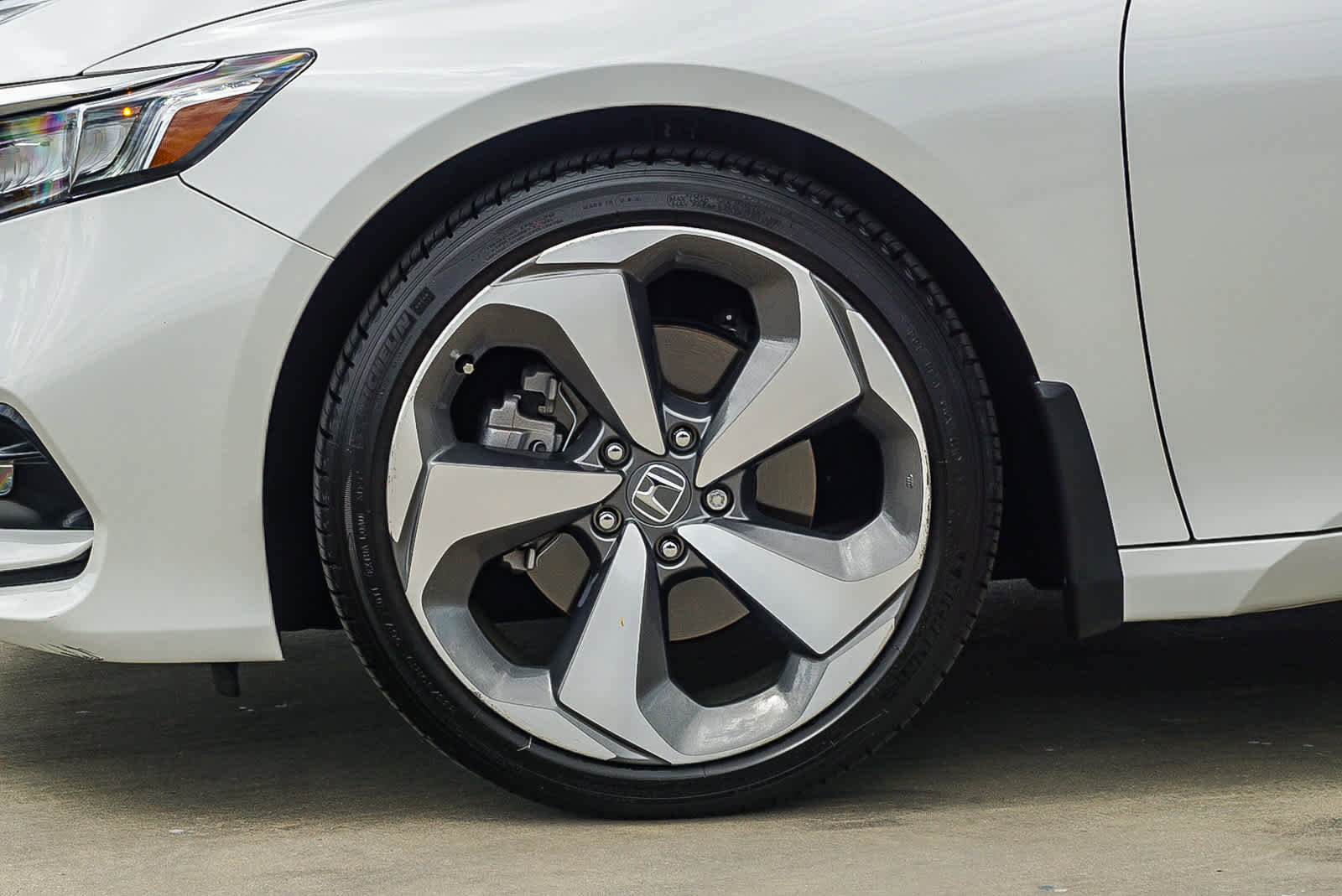Used 2019 Honda Accord Touring image 9