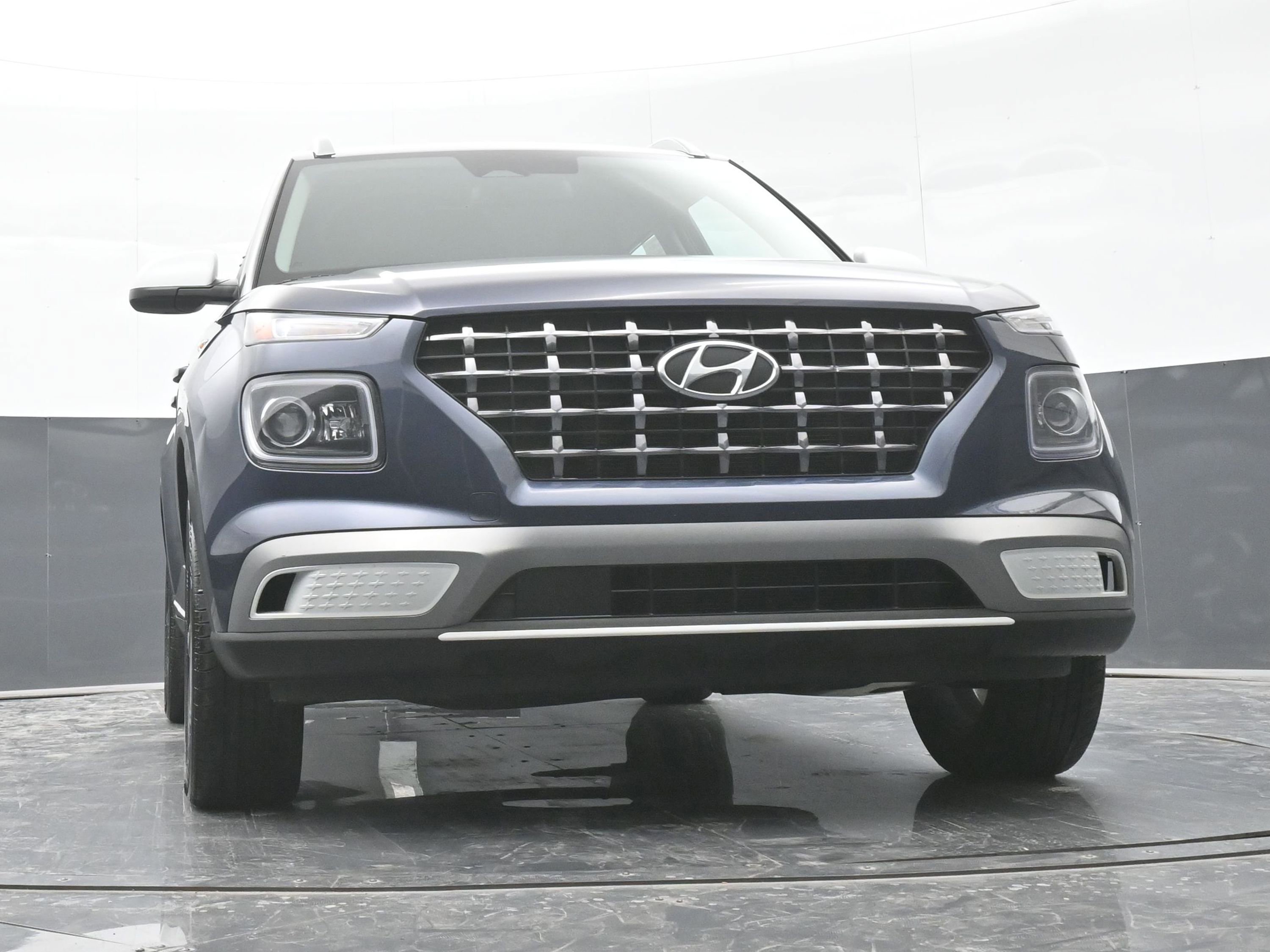 Used 2023 Hyundai Venue Limited w/ Cargo Package image 34