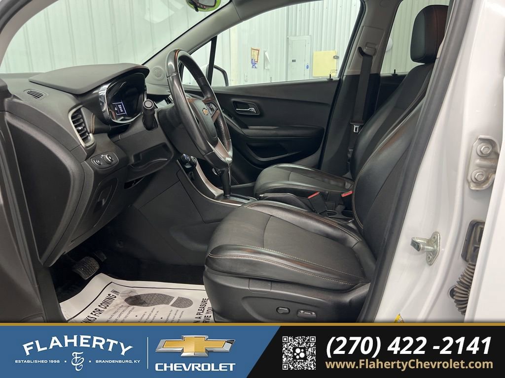 Used 2020 Chevrolet Trax LT w/ LT Convenience Package image 9