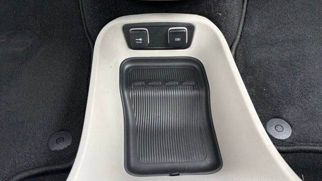 Used 2018 Chrysler Pacifica Touring-L w/ Tire & Wheel Group FWD image 31