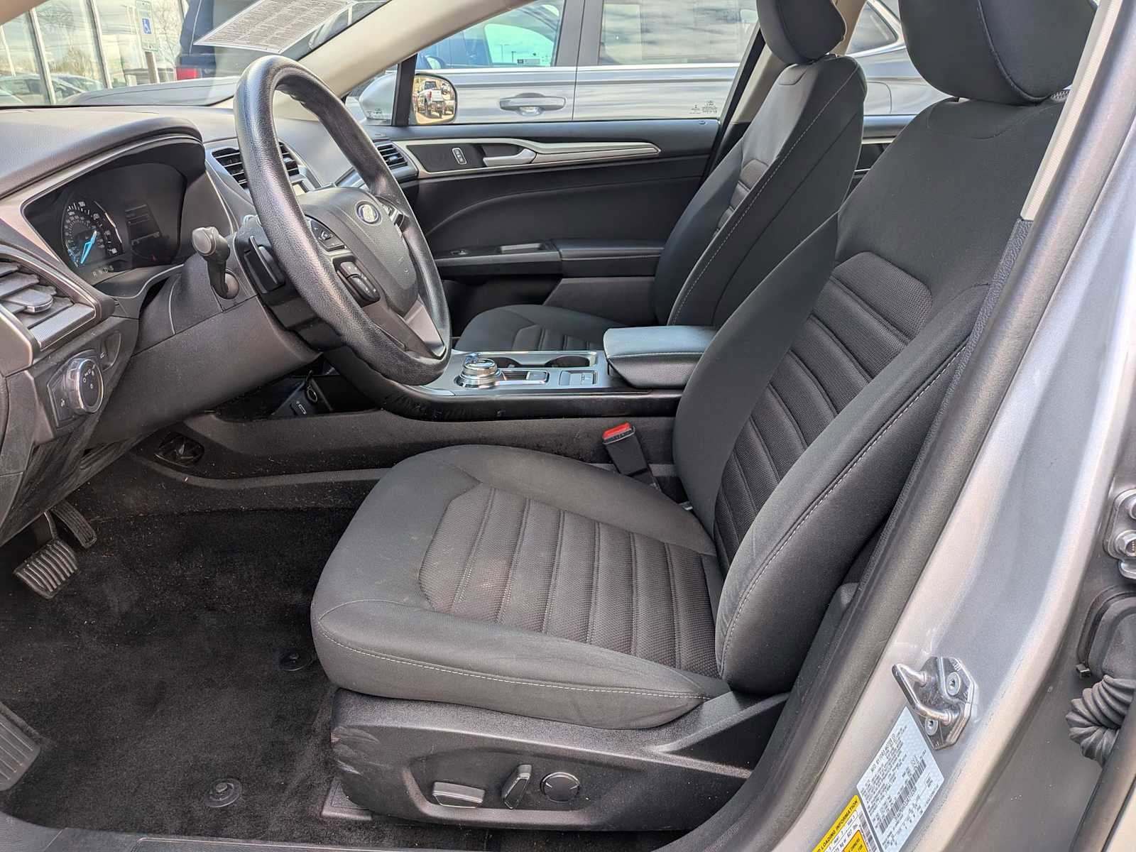 Used 2018 Ford Fusion SE w/ Fusion SE Technology Package FWD image 15