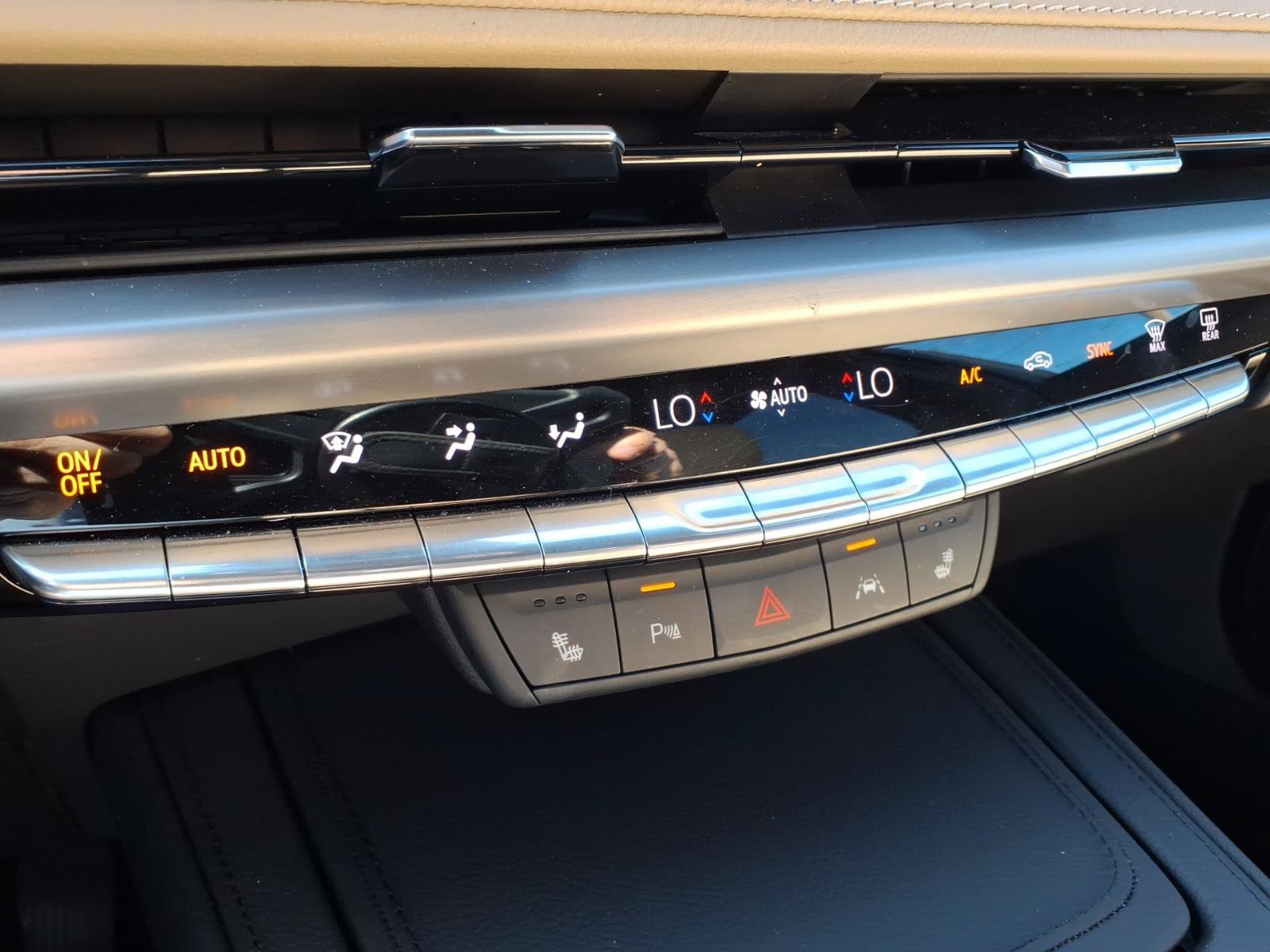 Certified 2024 Cadillac XT4 Luxury w/ Cold Weather Package AWD/4WD image 27