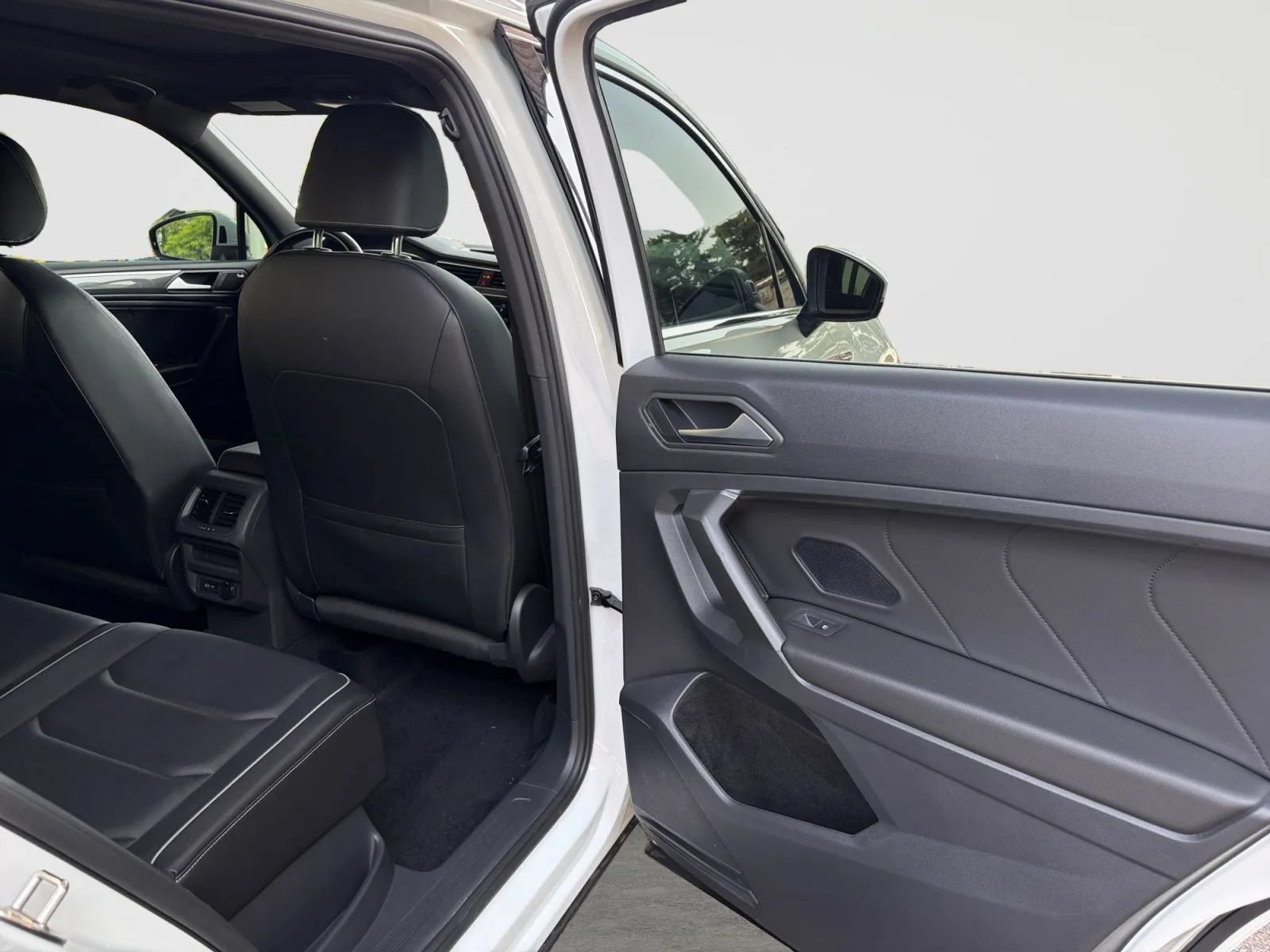 Used 2021 Volkswagen Tiguan SEL Premium R-Line AWD/4WD image 15