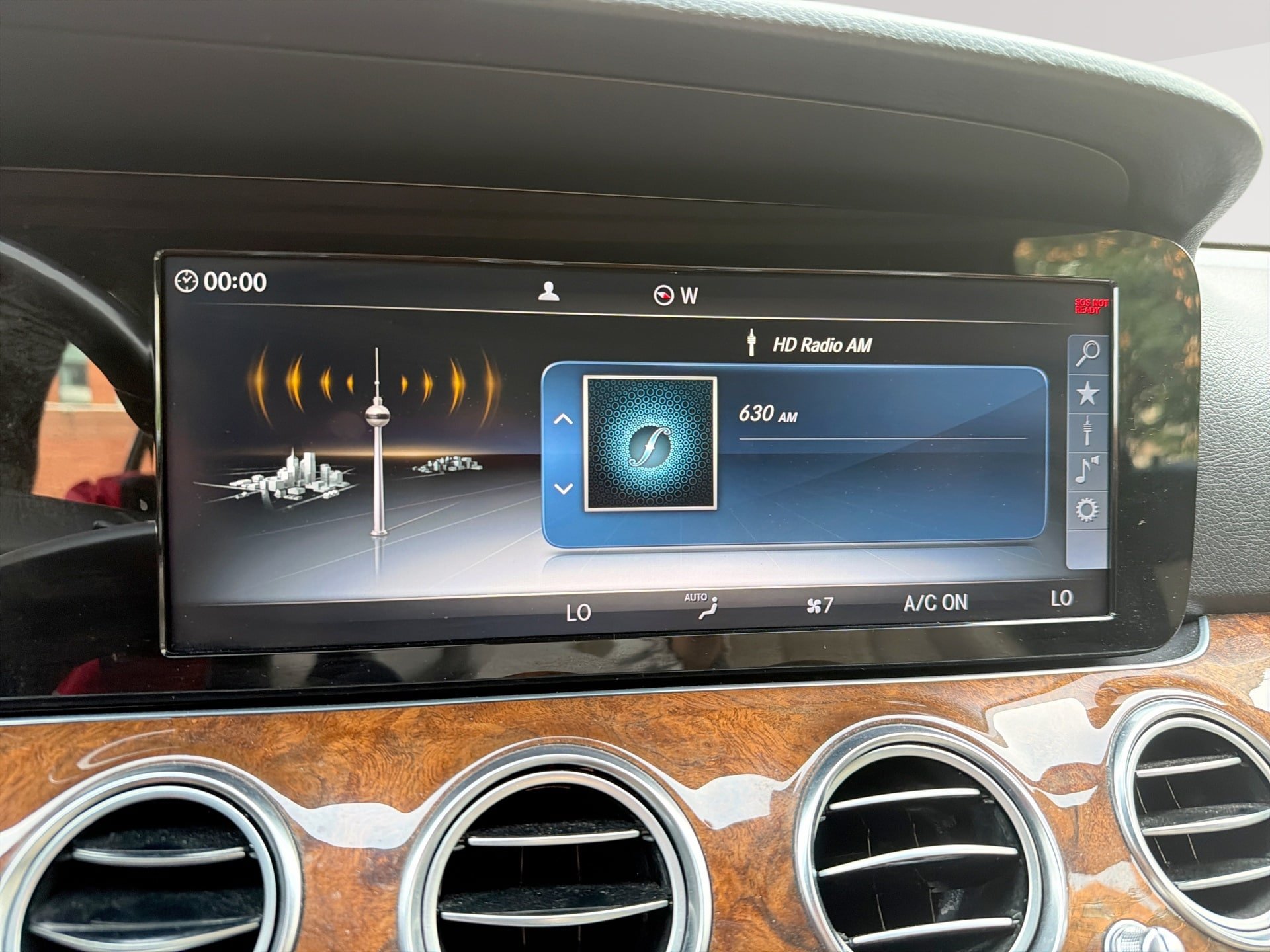 Used 2017 Mercedes-Benz E 300 4MATIC image 12