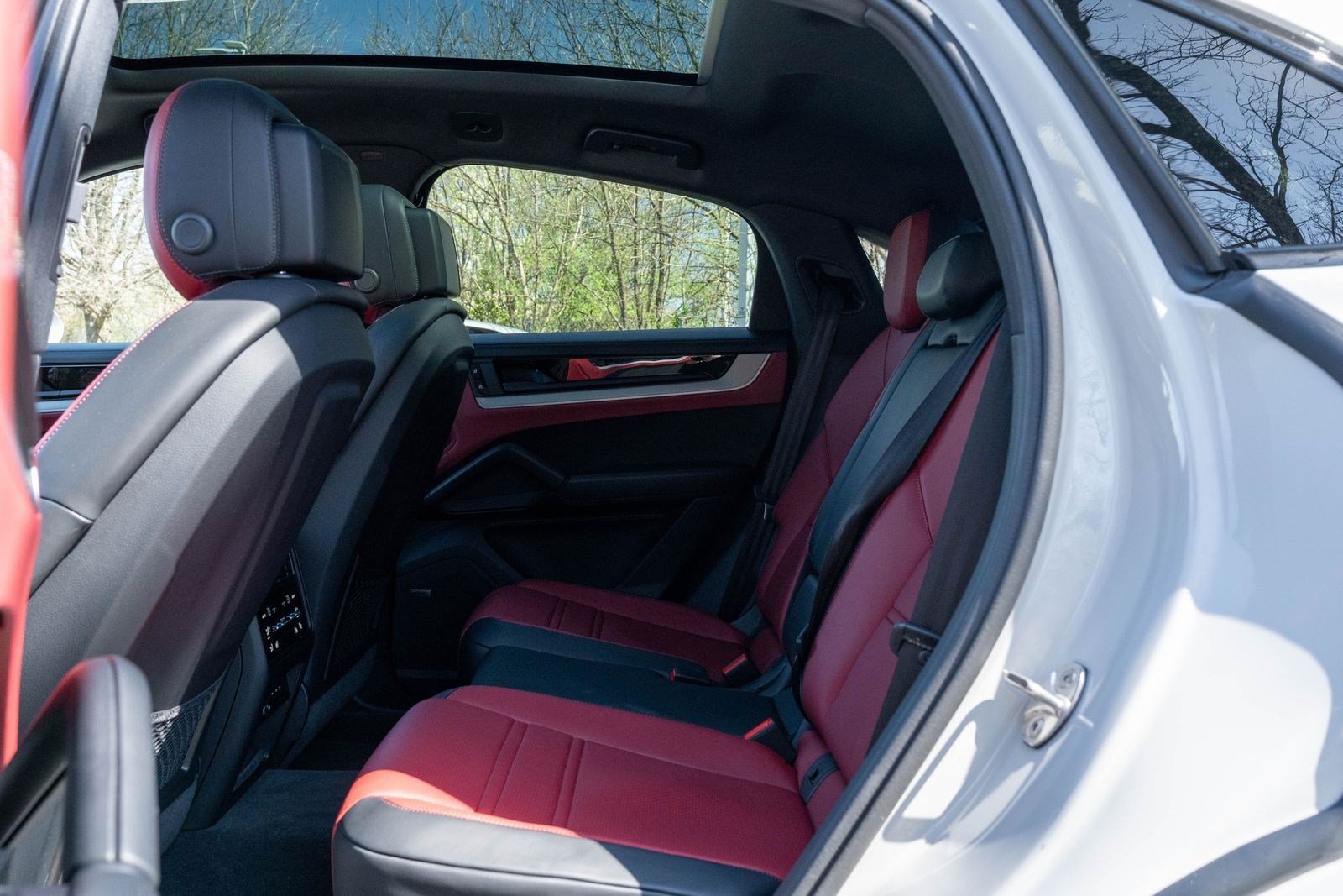 Certified 2025 Porsche Cayenne S w/ Premium Package Plus AWD/4WD image 33