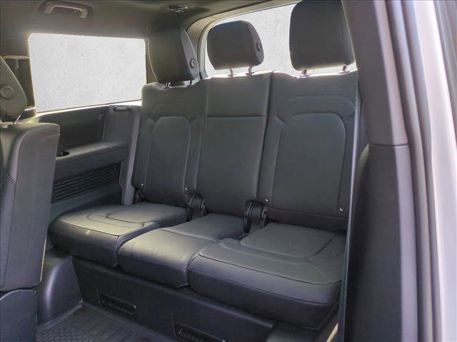 Used 2023 Land Rover Defender 130 X-Dynamic SE image 22