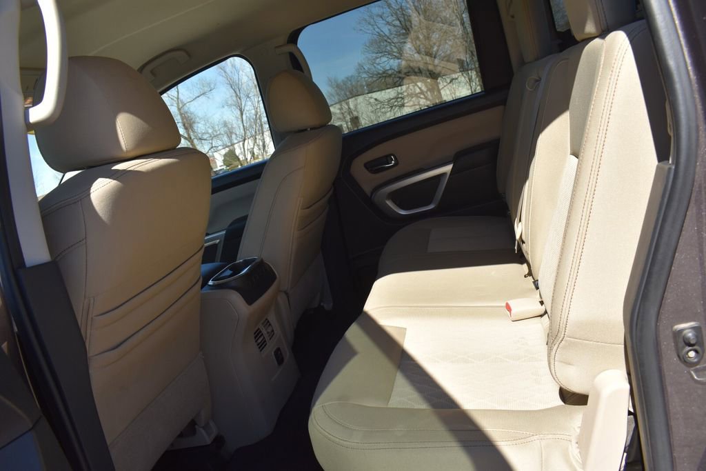 Used 2018 Nissan Titan SV w/ SV Convenience Package image 22