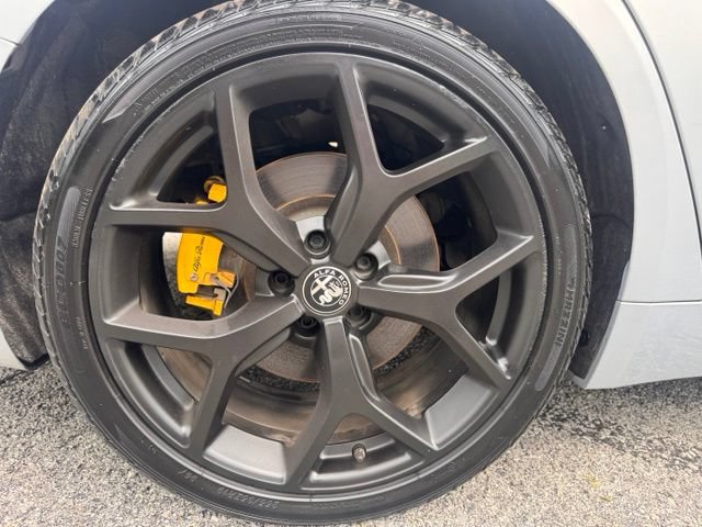 Used 2021 Alfa Romeo Giulia Ti w/ Nero Edizione RWD image 32