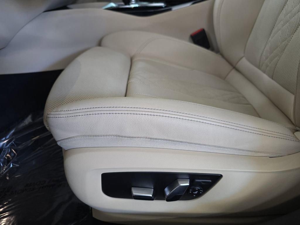 Certified 2022 BMW 530e w/ Convenience Package image 25