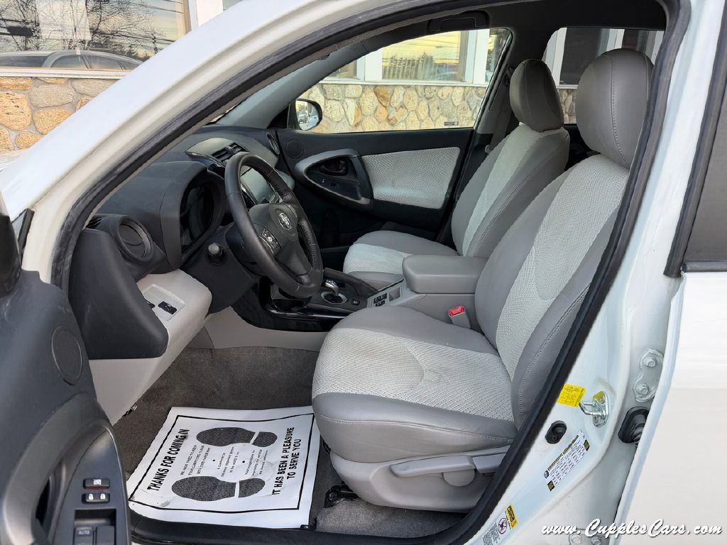 Used 2014 Toyota RAV4 EV image 4