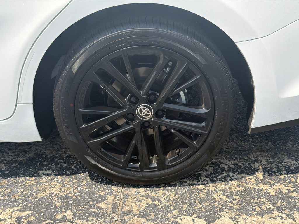 New 2026 Toyota Camry Hybrid FWD image 21