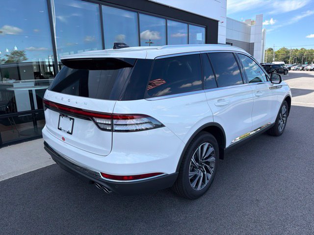 New 2026 Lincoln Aviator AWD image 3