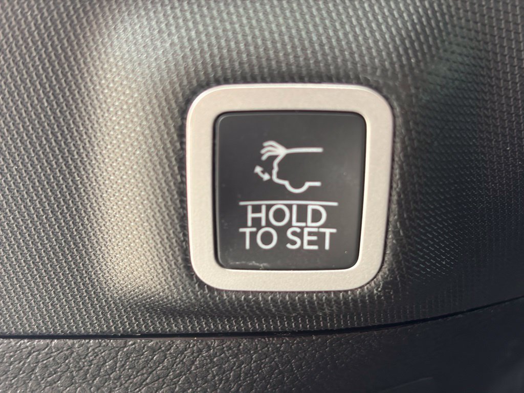 Certified 2025 Jeep Grand Cherokee Limited AWD/4WD image 11