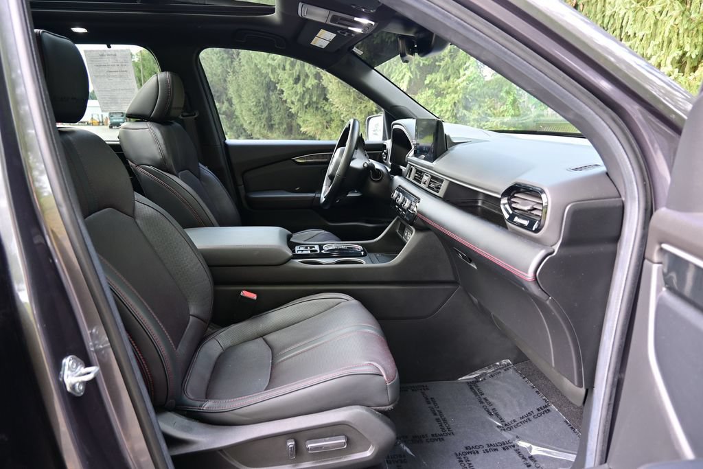 Certified 2025 Honda Pilot Black Edition image 27