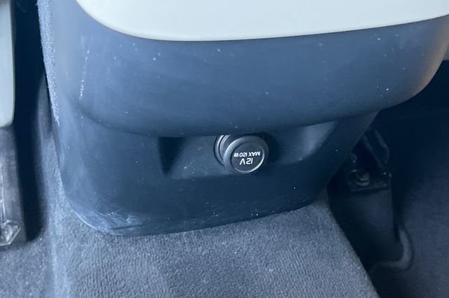 Used 2018 Volvo XC60 T6 Momentum w/ Convenience Package image 14