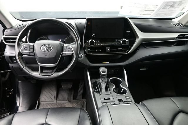 Used 2023 Toyota Highlander XLE AWD/4WD image 27