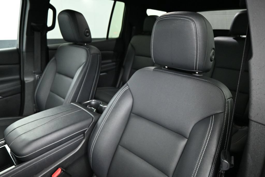 Used 2025 Chevrolet Traverse LT AWD/4WD image 9