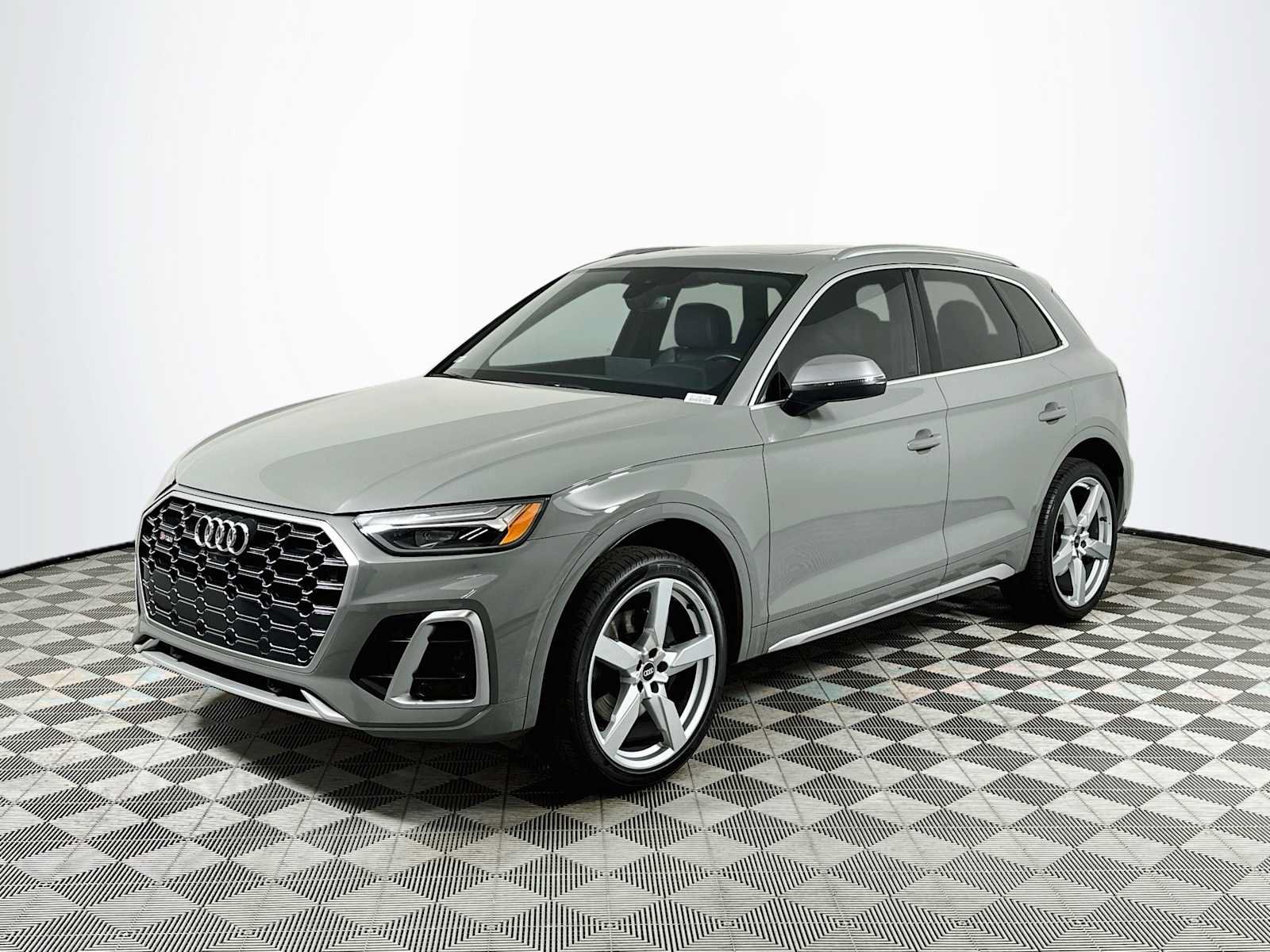 Used 2021 Audi SQ5 Premium Plus w/ Premium Plus Package AWD/4WD image 3