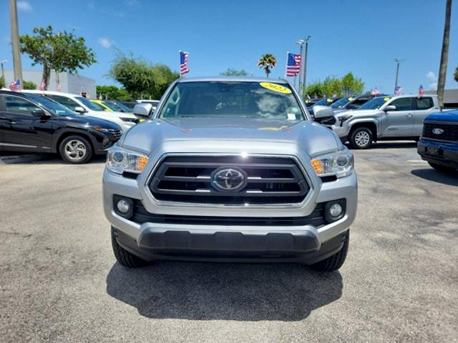 Used 2022 Toyota Tacoma SR5 w/ Technology Package RWD image 2