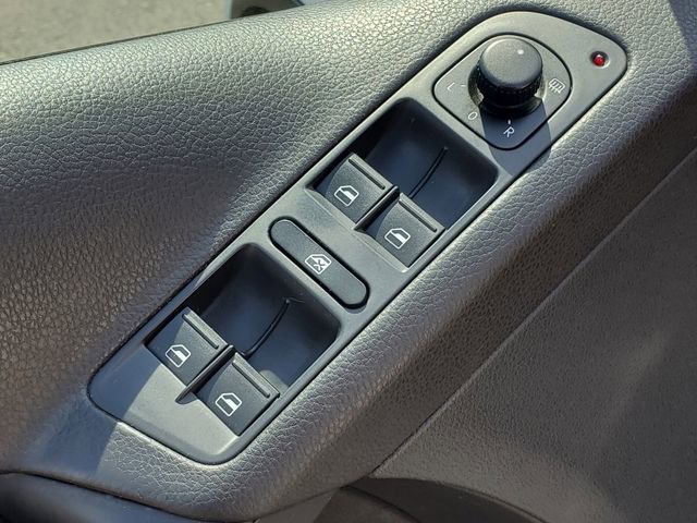 Used 2014 Volkswagen Tiguan S image 13