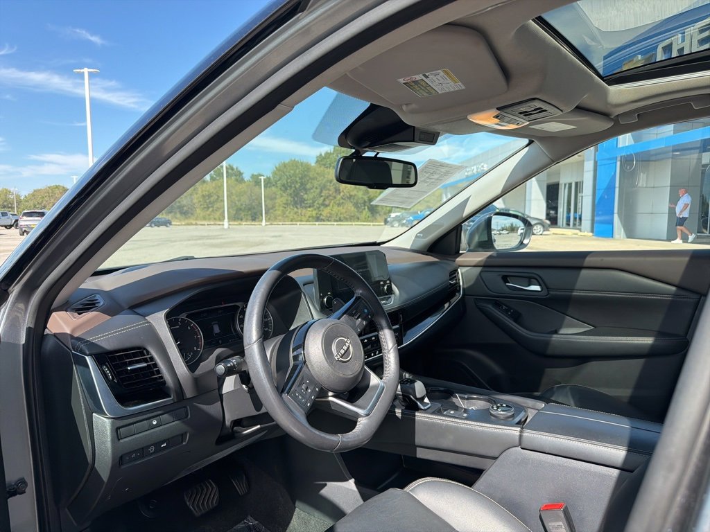 Used 2023 Nissan Rogue SL w/ SL Premium Package image 14