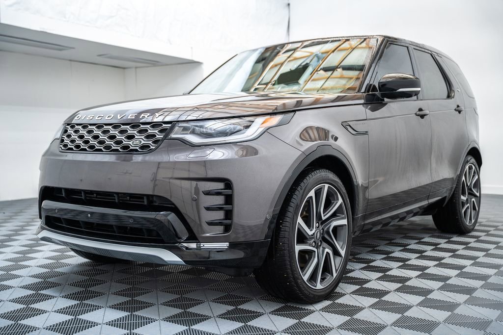 Used 2024 Land Rover Discovery Metropolitan Edition AWD/4WD image 3