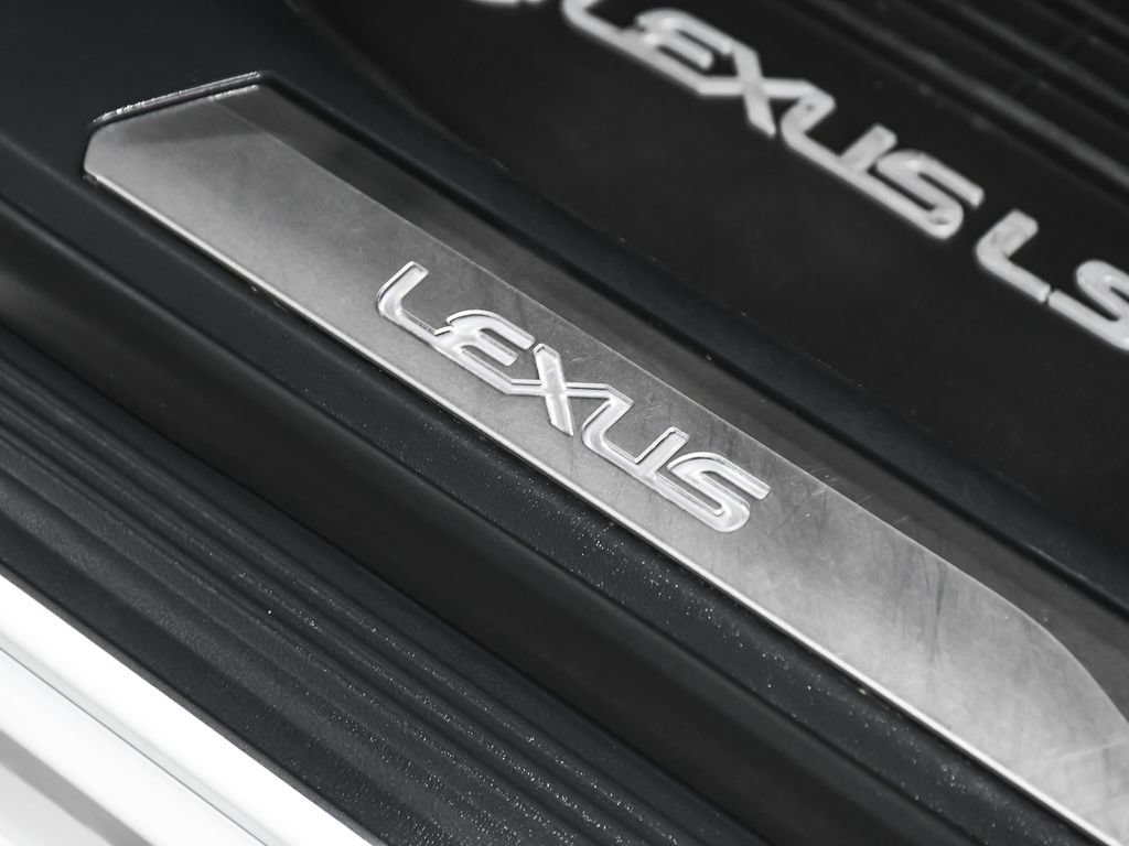 Used 2022 Lexus LS 500h AWD w/ Luxury Package image 11