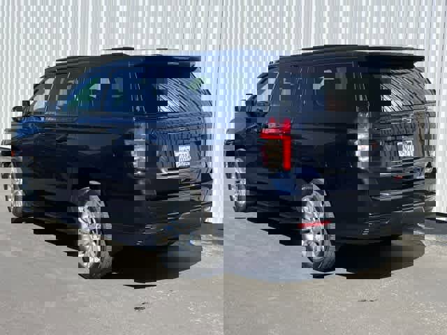 Used 2024 Chevrolet Suburban RST image 4