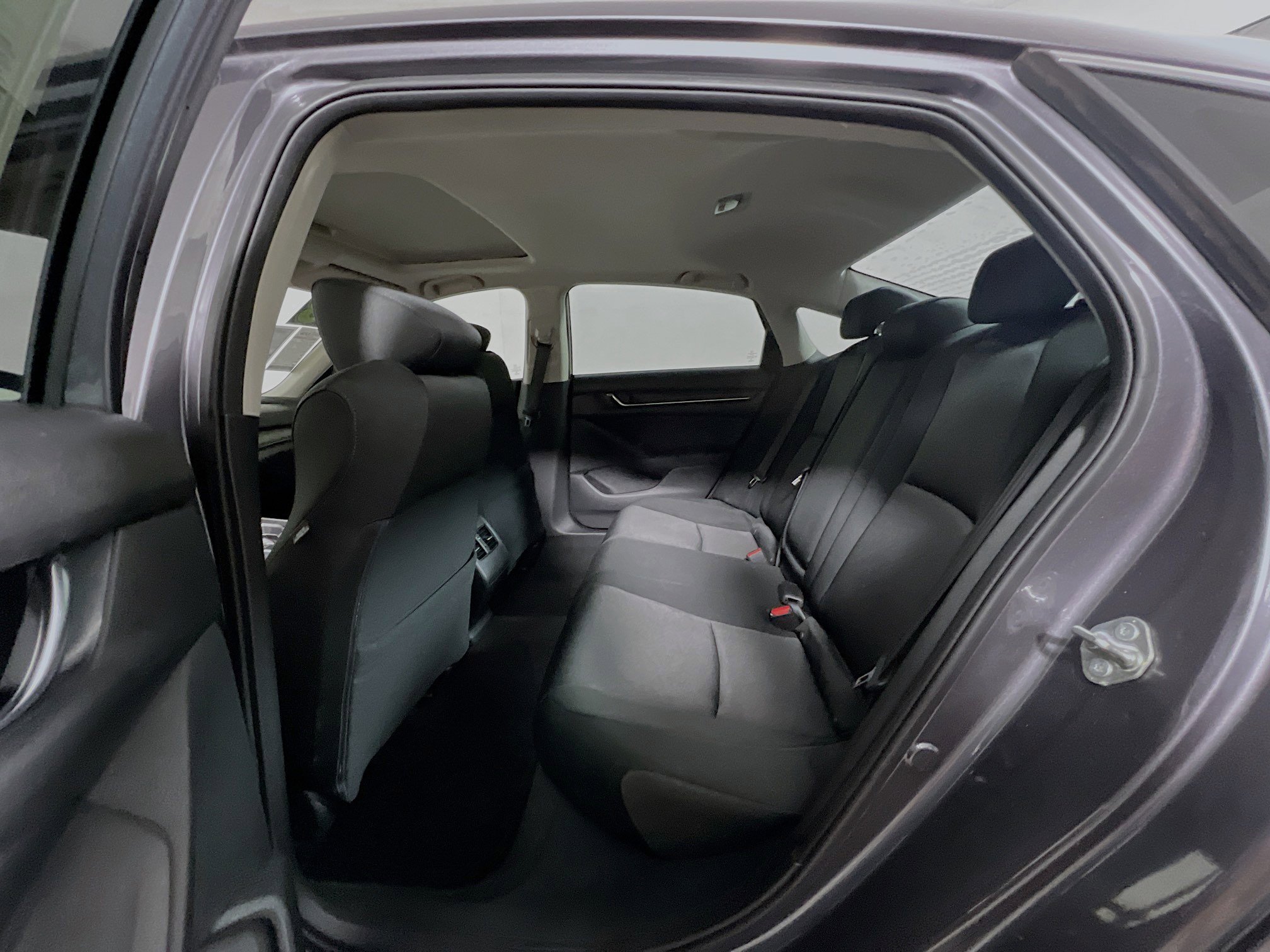 Used 2018 Honda Accord EX image 29